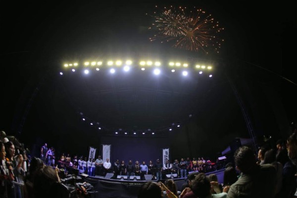 Los fuegos pirotécnicos engalanaron el evento.