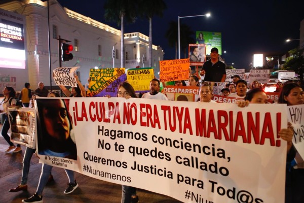 Con marcha, exigen justicia para Mariana; familia agradece con aplausos el apoyo de la ciudadanía