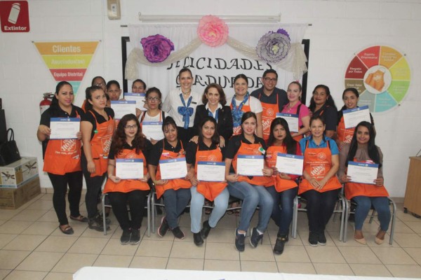 ANSPAC Mazatlán entrega reconocimientos a la unidad Home Depot, del Programa Mujer