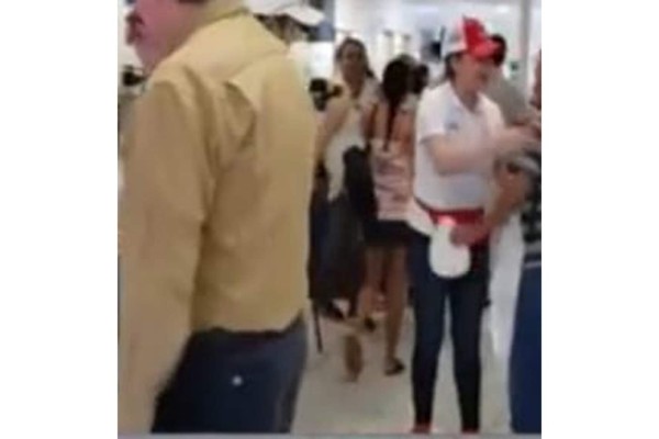 Realiza Maribel Chollet campaña en Centro de Salud, a pesar de estar prohibido