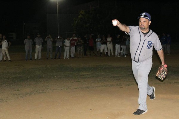 El lanzamiento de la primera bola.