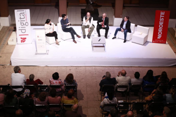 Guilermina García, Marco Sanz, Antonio Díaz Fonseca, Rodolfo Díaz Fonseca y Jorge Gastélum, en la presentación de los libros.