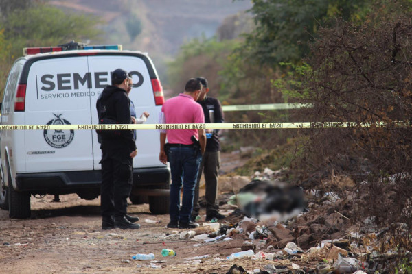 Hallan a hombre asesinado a balazos y carbonizado, entre la basura, en Culiacán
