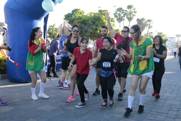 Una alegre mañana se vivió durante la Carrera Préstame Tus Piernas.