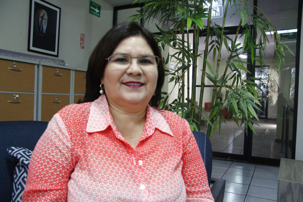 Debe haber sanción para Ernesto Echeverría: Imelda Castro