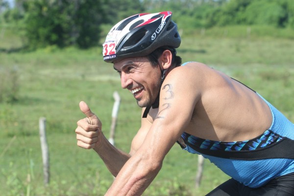 Va Gilberto Berrelleza al Medio Ironman en Cozumel