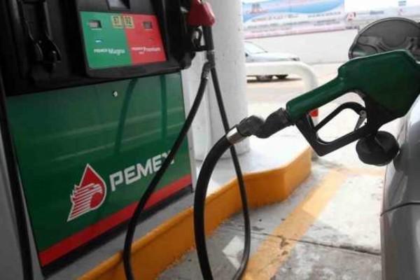 Gasolina Premium se vende hasta en $25.50 por litro en Culiacán, pero el Presidente dice que no ha subido en términos reales