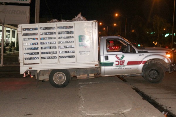DIF Mazatlán realiza primer envío de ayuda para damnificados