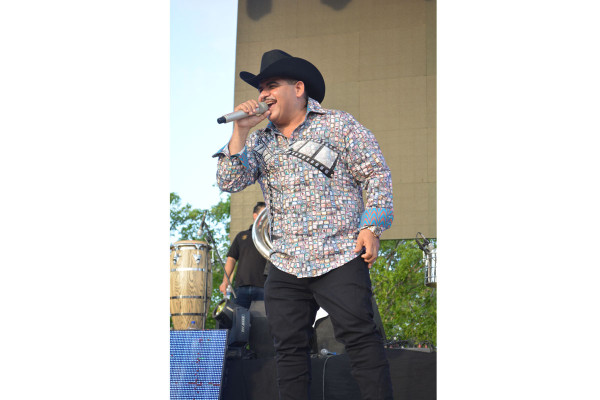 Presenta Chuy Lizárraga ‘Si yo puedo, tú puedes’