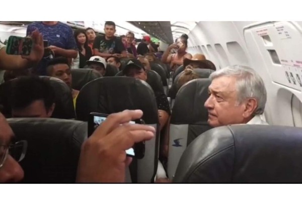 Andrés Manuel queda varado más de 3 horas en aeropuerto de Huatulco, Oaxaca