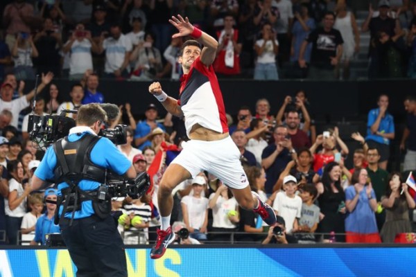 Novak Djokovic cumple en su debut. (Foto: Twitter @ATPTour_ES)