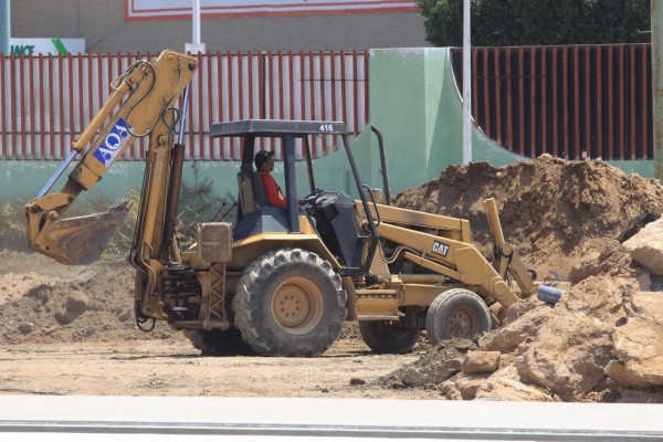 La grúa ayudará a mejorar las condiciones de los campos, especialmente del alumbrado.