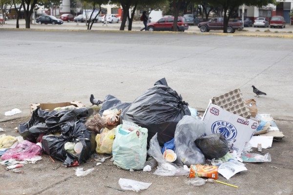 Gobierno de Mazatlán multará a quien tire basura en la vía pública, dice José Antonio González