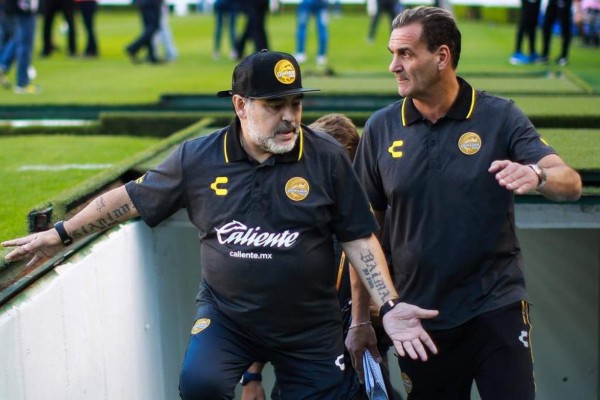 Maradona necesita operarse las rodillas porque padece artrosis severa