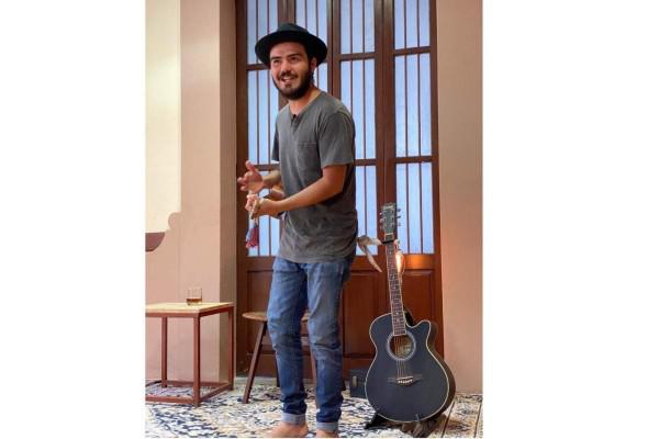 $!Manolo Díaz es maestro, actor, dramaturgo y director de teatro.