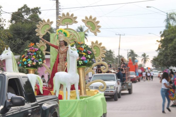 Con un ambiente festivo y familiar concluyó el Carnaval.