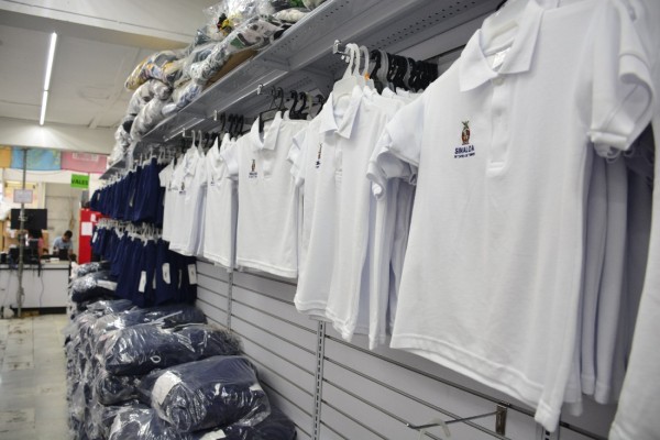 Comerciantes están listos para surtir uniformes y útiles escolares gratuitos en Sinaloa