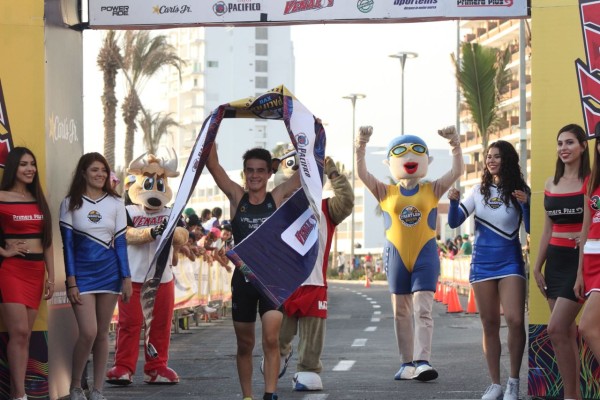 Jaliscienses arrasan en la categoría 14-15 años del Gran Triatlón Pacífico Mazatlán 2018