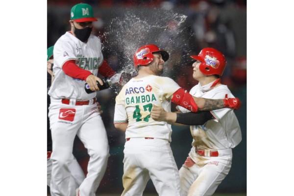 México gana en entradas extras y avanza a semifinales de la Serie del Caribe Mazatlán 2021