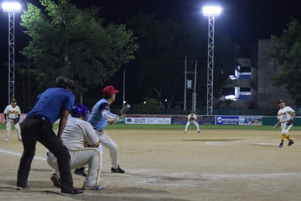 Cabanna iguala la serie del Grupo 35 y Más del softbol de La Careada