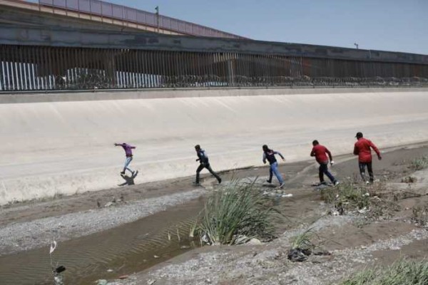Cae flujo de migrantes detenidos en la frontera, tras amenaza de Trump a México: WP