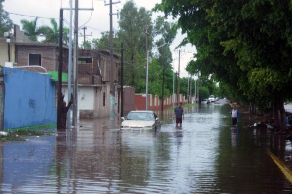 La depresión tropical 19-E inunda algunas zonas de Ahome