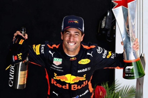 Se impone Daniel Ricciardo en la Fórmula 1 en Shangai