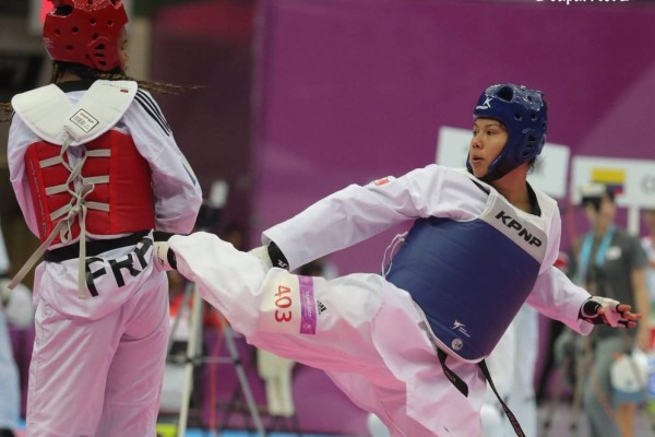 Navolatense Briseida Acosta gana la medalla de oro en el Abierto de Las Vegas de Taekwondo