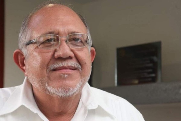 El Alcalde de Mazatlán se va otra vez de viaje y no estará en la fecha para comparecer en el Congreso