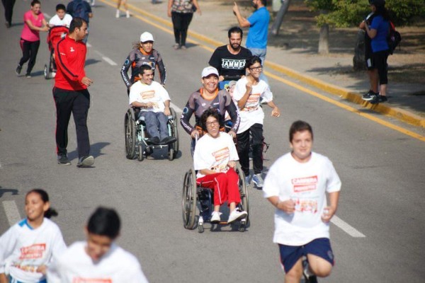 Emotiva convivencia en la Carrera Pedestre para Personas con Discapacidad