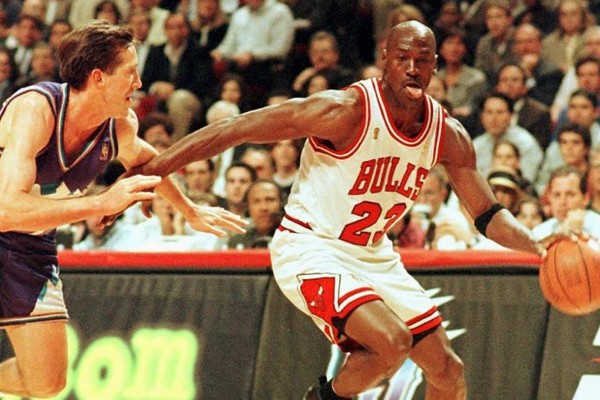 Michael Jordan reinó la NBA durante la década de los noventa.