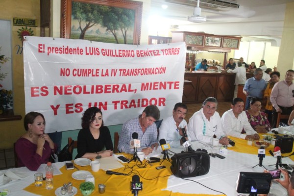 Ex funcionarios de Mazatlán piden a López Obrador investigar al Alcalde, El Químico