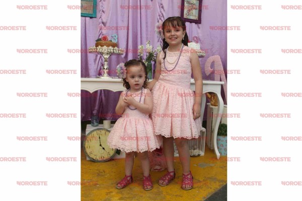 Natalia y María José Tirado Díaz disfrutan una tarde fraternal