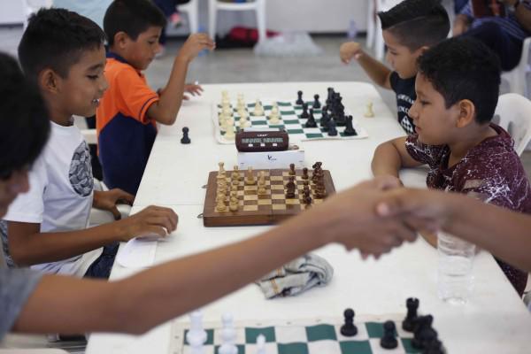 Moverán las piezas de ajedrez para el combate de las drogas