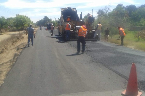 Inician reencarpetado de la carretera a Nío