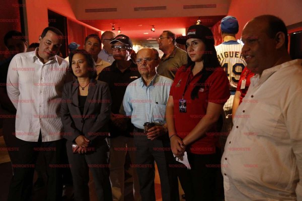 Algunos de los presentes en la inauguración de la Academia.