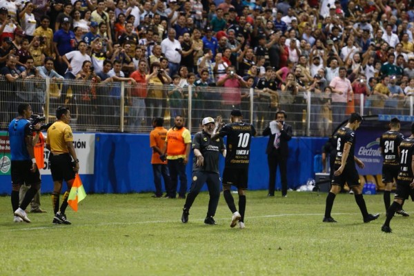 Fiesta redonda para Maradona y Dorados en el 'Coloso del Humaya'