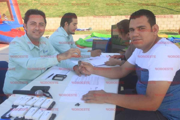 Clientes recibe las llaves de su hogar en Monte Verde Habitacional