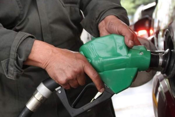 Hacienda actualiza impuesto especial para 2024: así queda el precio de las gasolinas