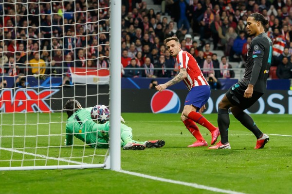 Atlético le pega al Liverpool en el inicio de los octavos de final de la UEFA Champions League