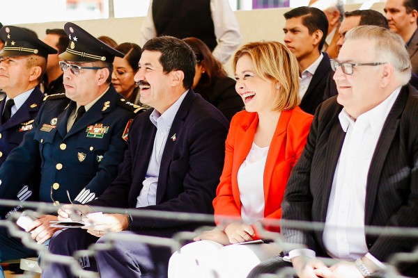 María Eugenia Campos Galván, Presidenta Municipal de Chihuahua, junto al Gobernador Javier Corral. Foto: Facebook @MaruCamposG.
