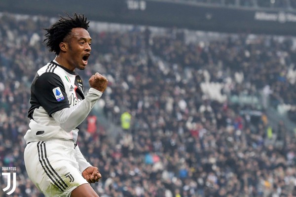 Juan Guillermo Cuadrado festeja su gol. (Foto: Twitter @juventusfces)