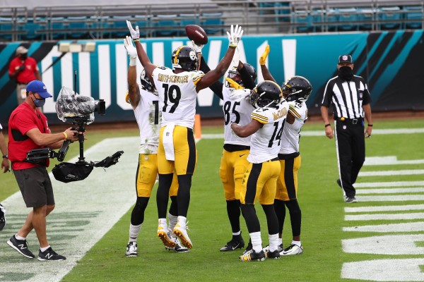 Steelers extienden su invicto arrollando a los Jaguars a domicilio