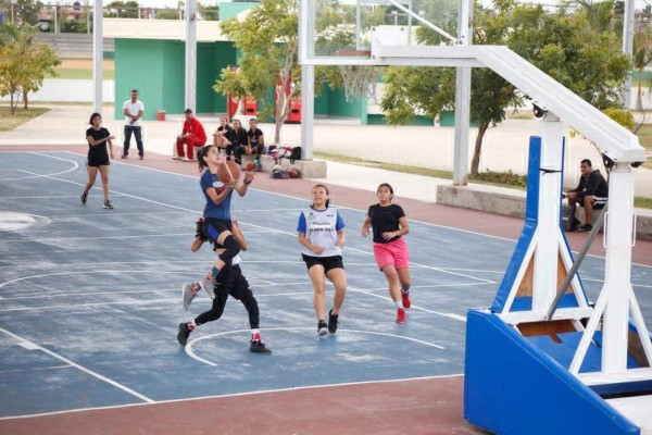 Preselecciones femeniles de baloncesto de Mazatlán afinan detalles con triangular
