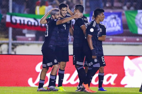 Raúl Jiménez marca dos goles por México. (Foto: Twitter @miseleccionmx)