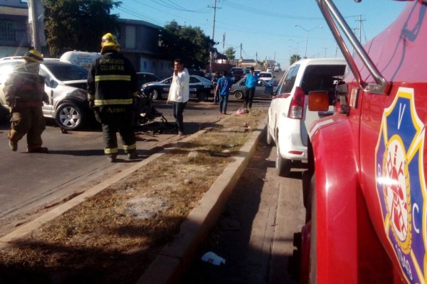 Salen lesionadas cinco personas en carambola, en Culiacán
