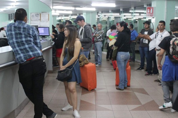 Comienza el éxodo de visitantes en Mazatlán