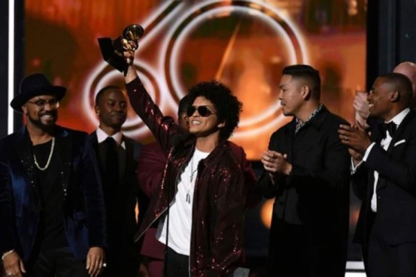 Bruno Mars arrasa en los Grammy