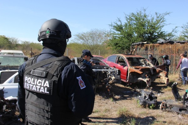 Policías de Sinaloa buscan piezas de autos robados y evasores de impuestos en yonkes