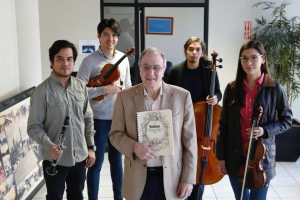 La Sinfonietta Philomusica Juventus está integrada por jóvenes y la dirige Gordon Campbell.